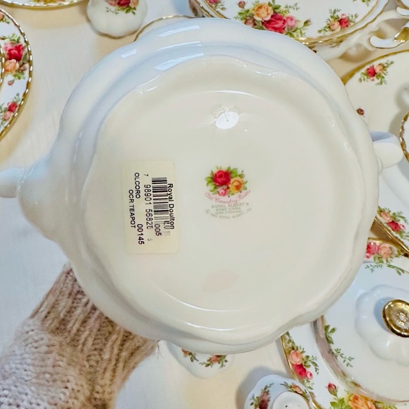 Royal Albert 1962 Old Country Rose - Picture 5 of 5